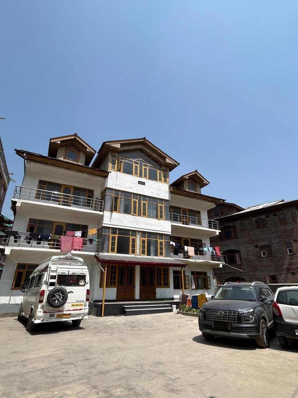 Hotel Reshi Srīnagar 外观 照片